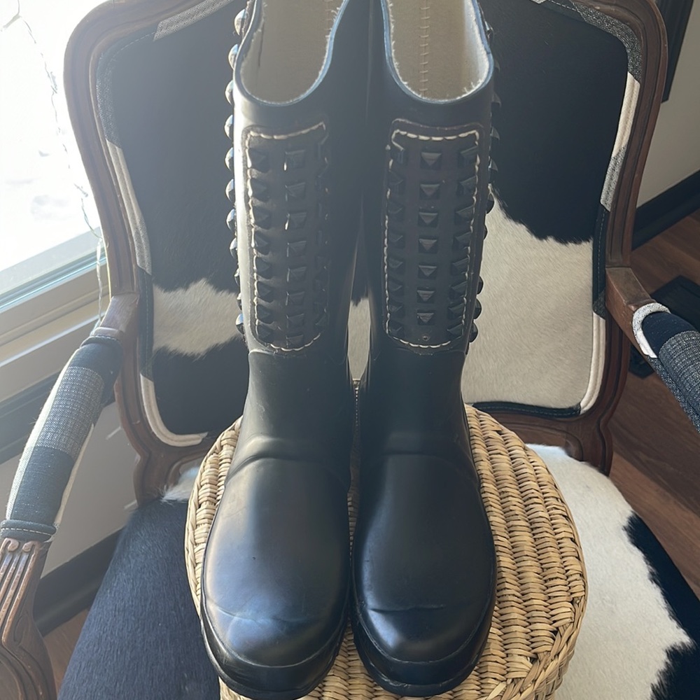 BCBGMAXAZRIA Black Studded Grommet Rainboots - Picture 12 of 13